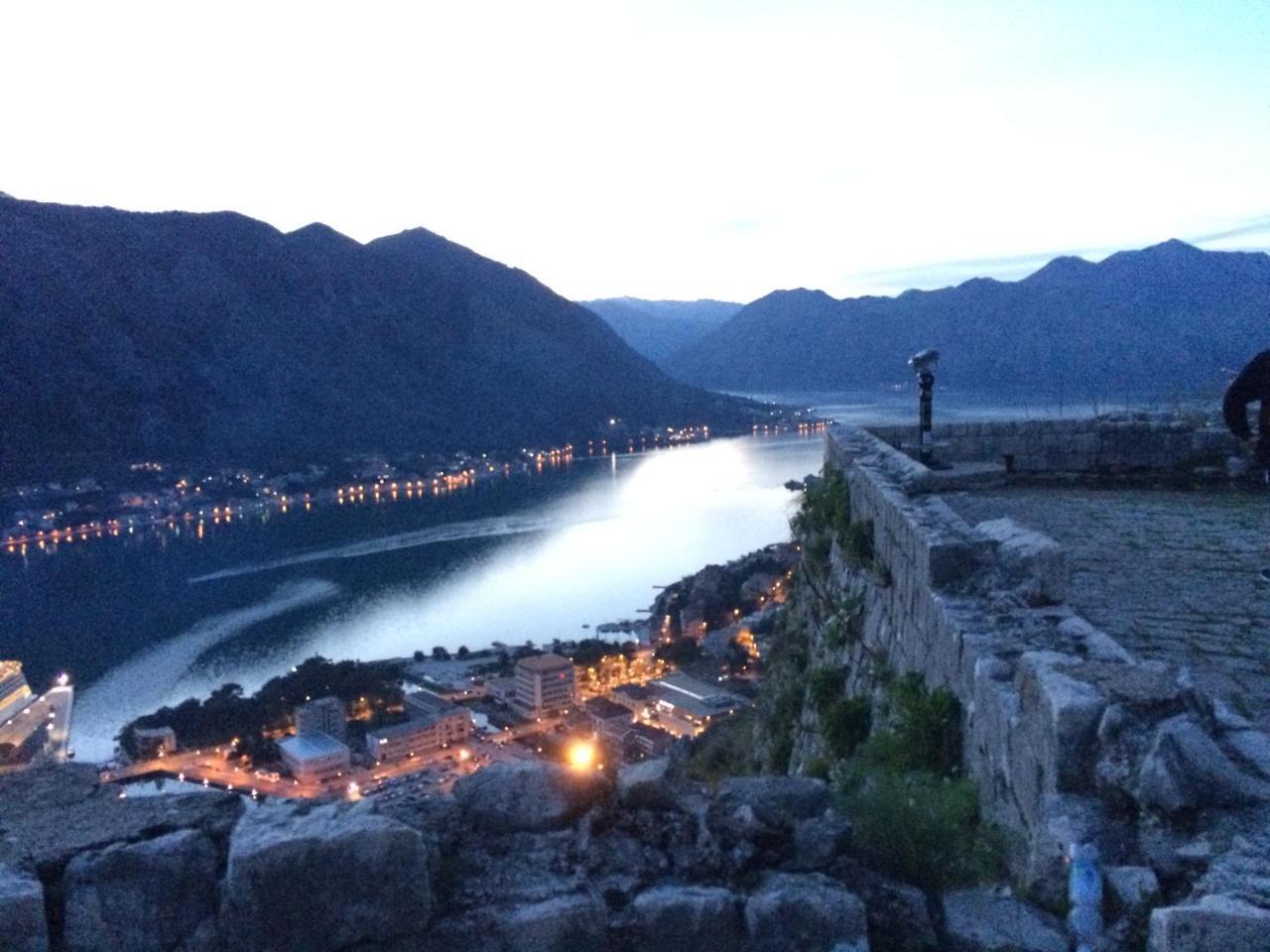 Апартаменти Chic & Stylish With Seaview-Terrace - Kotor Indah Екстер'єр фото
