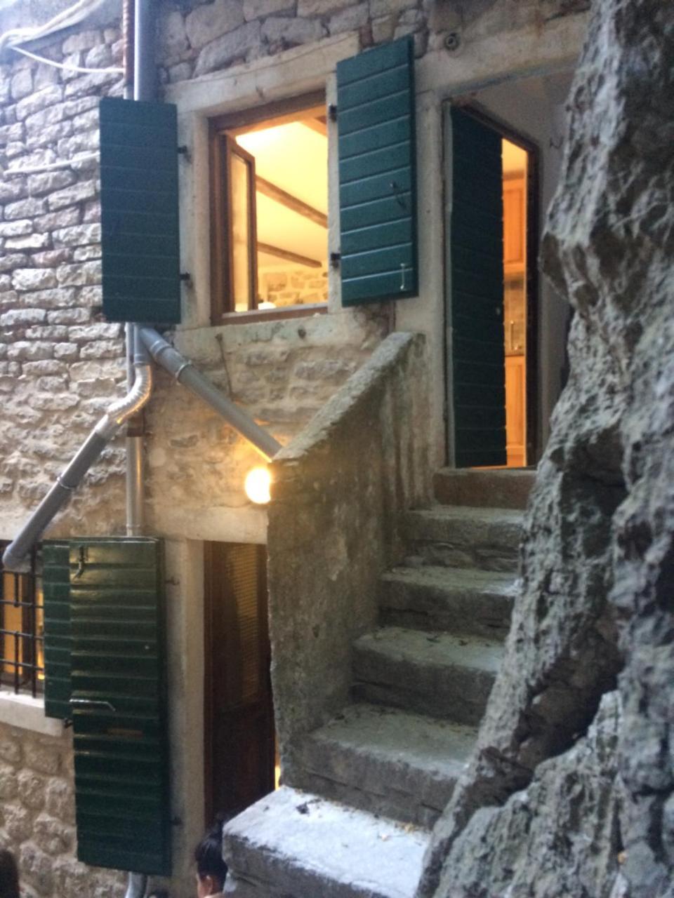 Апартаменти Chic & Stylish With Seaview-Terrace - Kotor Indah Екстер'єр фото